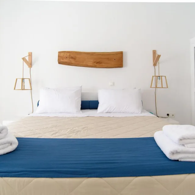 1 Bedroom, Suite, Lateral Side Sea View، Santorini Crystal Blue 8/10