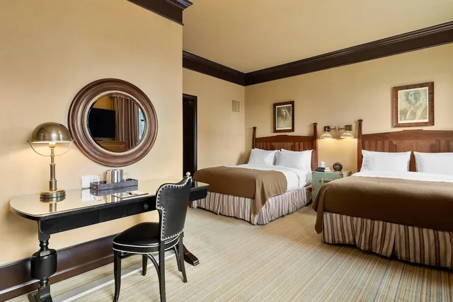 Arctic, Classic, 2 Queen Beds، Arctic Club Hotel 2/4