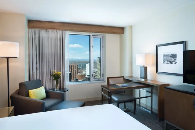 غرفة بسرير كينج في طابق مرتفع، Hyatt Regency Denver 10/10