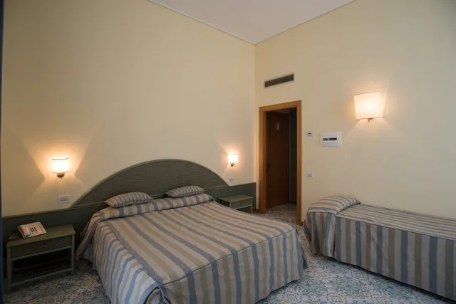 غرفة ثلاثية بإطلالة على البحر، Hotel Villa Maria 4/5