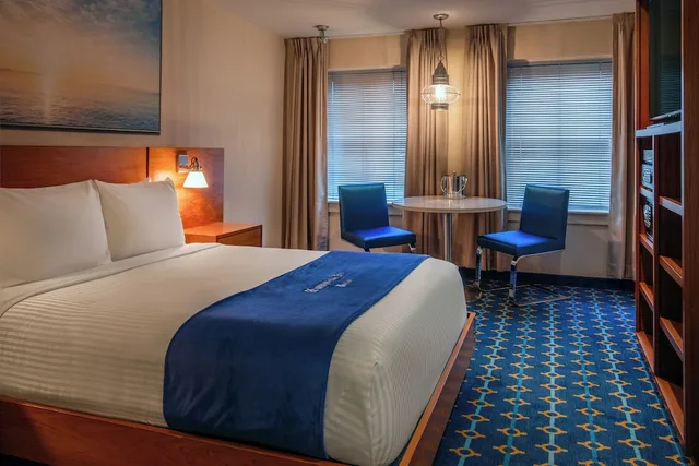 Room, Queen Bed, City View, Harborside Inn Of Boston 1/7