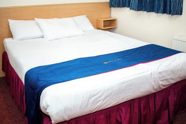 Family, 1 Double and 1 Single Bed, Royal Square Hotel - NEC & Birmingham Airport 3/7