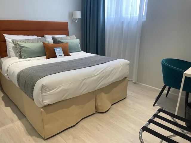 غرفة كومفورت بسرير كوين، Kyriad Saumur Centre 2/8