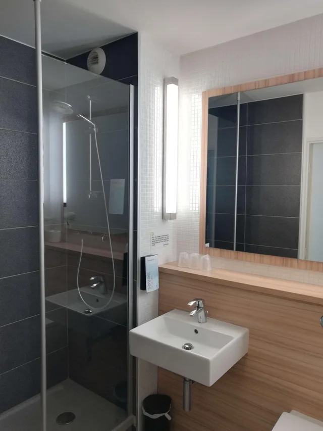 Next Generation, 3 Beds، Hotel Restaurant Campanile Roissy Le Mesnil-Amelot 9/9