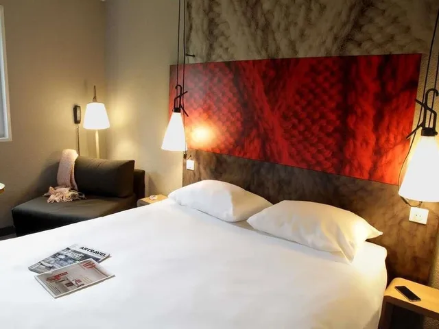 Standard, Double Bed, Sofa, Ibis Quimper 2/6