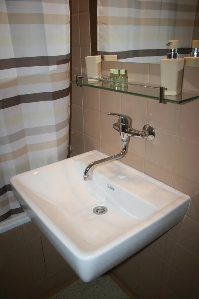 غرفة ثلاثية، Hotel City Bell 6/7