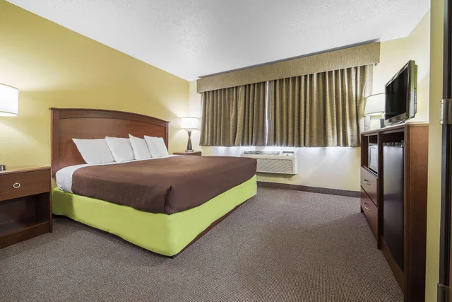 جناح ديلوكس بسرير كينج، AmericInn by Wyndham Sioux Falls 1/2