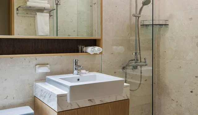 غرفة قياسية بسرير مزدوج وسرير فردي، Dukgu Oncheon Resort Hotel 4/4
