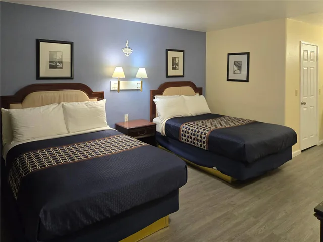 Room, 2 Queen Beds, Rodeway Inn & Suites Blythe I-10, CA 3/9