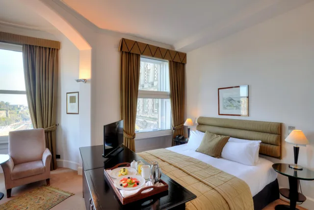 غرفة ديلوكس بسرير مزدوج أو سريرين منفصلين، Scotsman Hotel 1/3