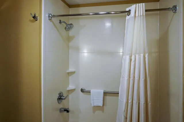 غرفة قياسية بسريرين كوين بمطبخ صغير، Best Western Plus Georgetown Corporate Center Hotel 6/6