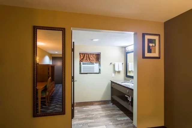 1 King Bed - Non-Smoking Micfridge، Motel6 Snyder, TX 8/8