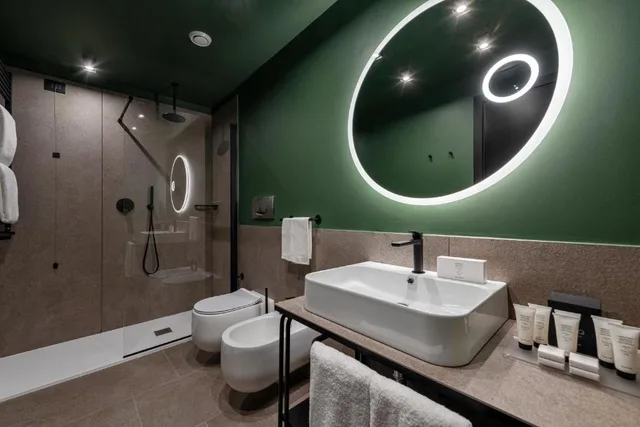 جناح جونيور، Hotel Tocq 4/5