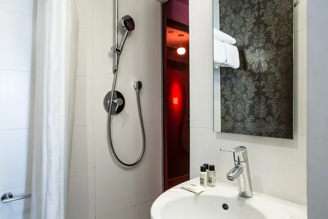 غرفة بريفيليج بسريرين منفصلين، Hotel Le Quartier Bercy Square 3/3