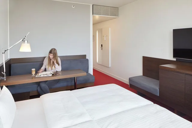 Room, Single, Riverside, Empire Riverside Hotel 1/3