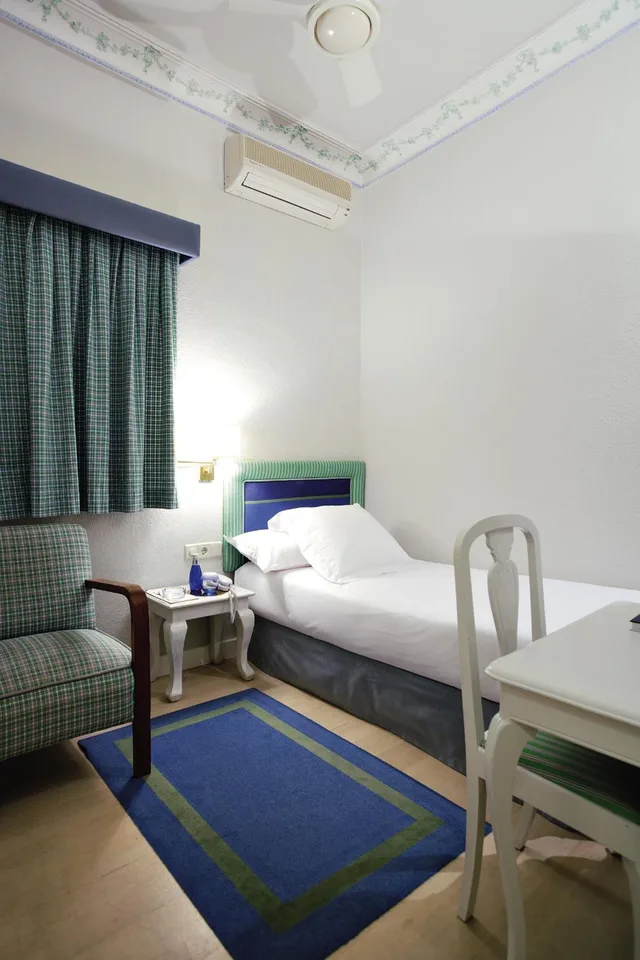 غرفة مفردة، Hotel Niza 1/6