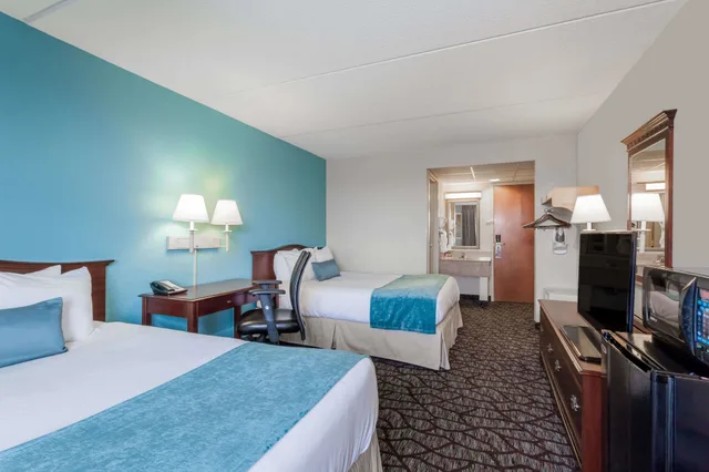 Standard, Single, 2 Queen Beds، Days Inn By Wyndham Hershey 3/5