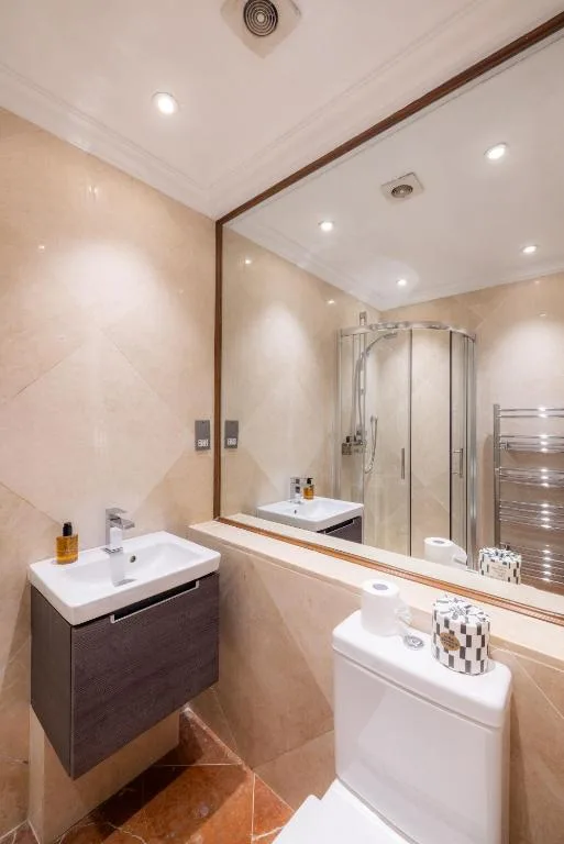 Semi Basement, Studio, Courtfield Gardens Apartments 8/8