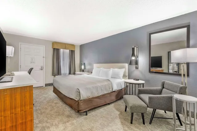 غرفة قياسية بسرير كينج، Quality Inn Daytona Speedway I-95 5/7