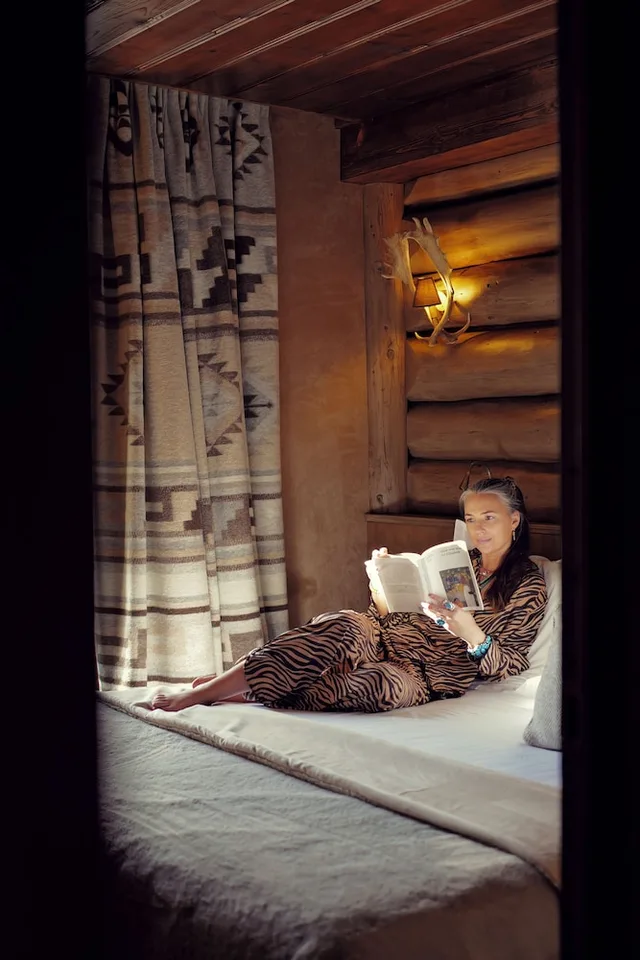 جناح بريستيج بسرير كوين مع أريكة، Lodge Park 5/10