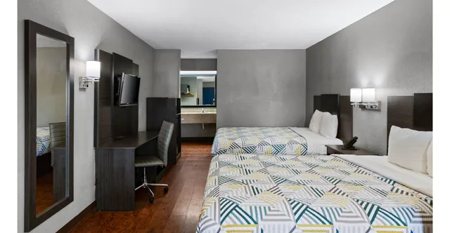 2 Queen Beds Non-Smoking, Micfridge، Motel6 Prattville, AL 1/4