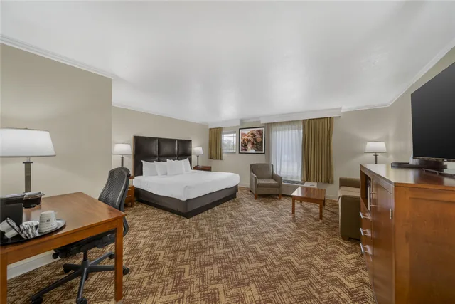 Room, King Bed, Sofa, Large, Best Western Plus Northwoods Inn 4/6