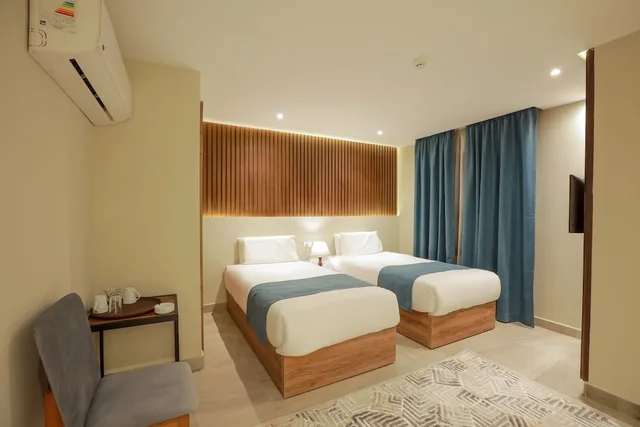 Standard, King Bed, Pyramid Front Hotel 3/8