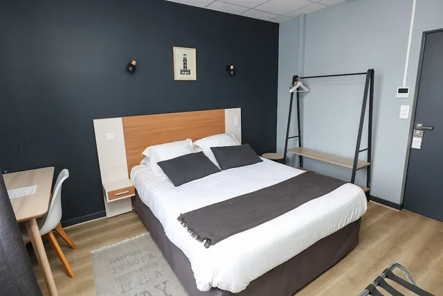 جناح عائلي بسرير كوين وسريرين منفصلين بغرفتي نوم، Citotel Le Chapon Fin 5/10