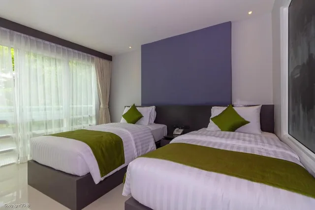 غرفة سوبيريور بسرير مزدوج أو سريرين منفصلين بإطلالة على البحر، MODERN LIVING HOTEL 2/3