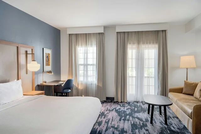 غرفة بسرير كينج مع أريكة، Fairfield Inn Suites San Diego Old Town 1/3