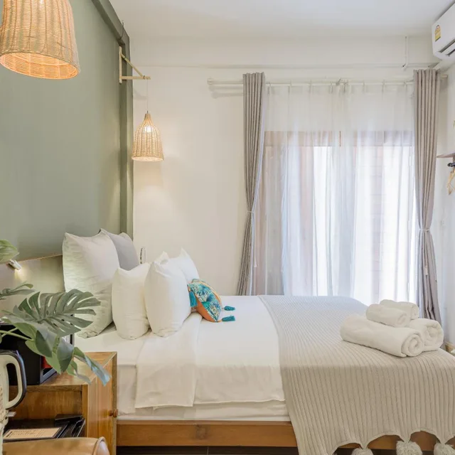 Room, King Bed, Garden View, Yolo Bangkok Boutique Hotel 2/10
