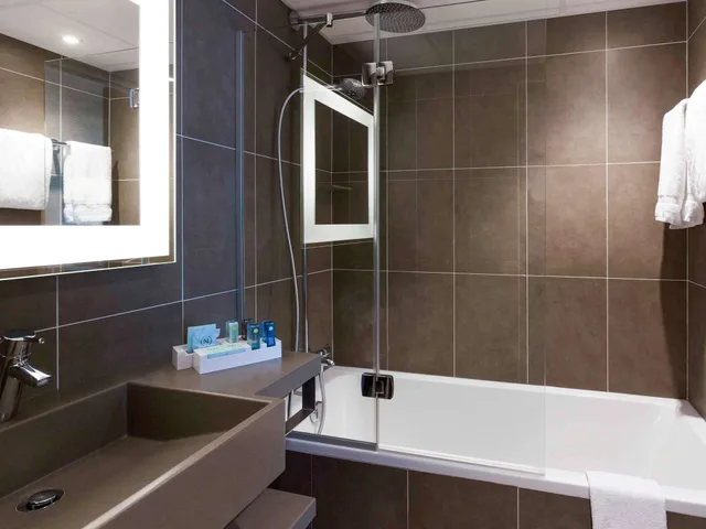 Superior, Double Bed, Sofa, Novotel Paris 17 10/10