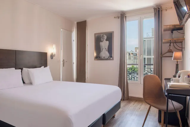 غرفة سوبيريور بإطلالة على الجبل، Hotel Istria Paris 1/3