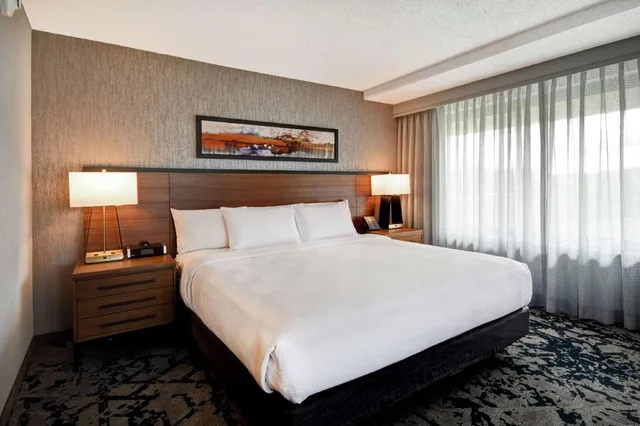 Pure, 2 Rooms, Wellness, Suite, King Bed, Sofa، Embassy Suites by Hilton Omaha Downtown Old Market 1/4