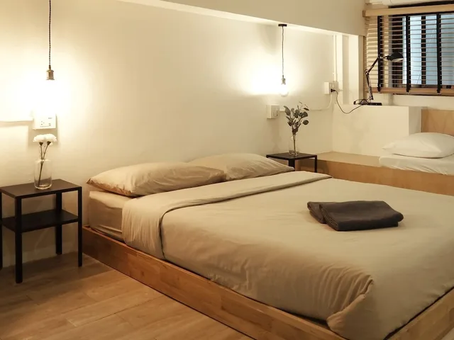 غرفة رباعية بسرير كوين وسرير فردي وسرير بطابقين بحمام مشترك، MONOMER HOSTEL BANGKOK 2/3