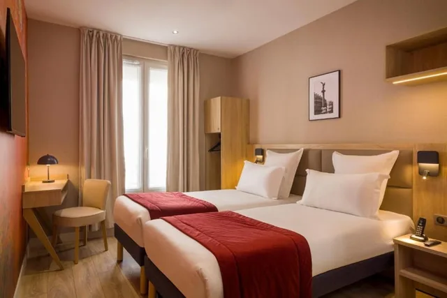 غرفة سوبيريور بسريرين منفصلين، HOTEL CHARLEMAGNE 1/6