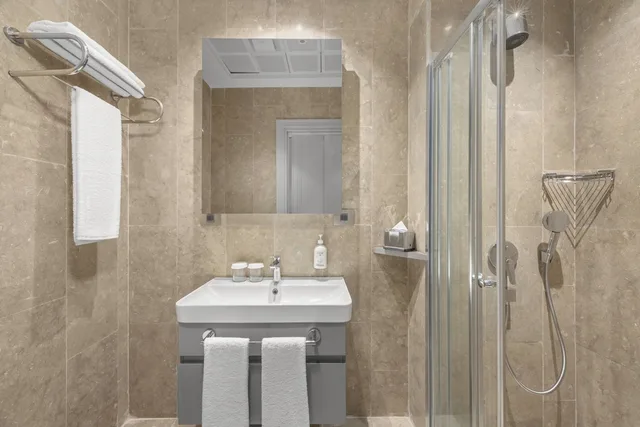 غرفة قياسية بسرير كينج بشرفة، Holiday Inn Istanbul - Beylikduzu by IHG 4/4