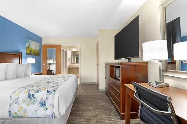 غرفة قياسية بسرير كينج لذوي الإعاقة، Best Western Inn & Suites Monroe 4/8