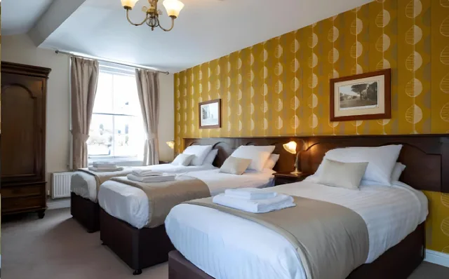 غرفة قياسية ثلاثية، White Lion Royal Hotel 1/1