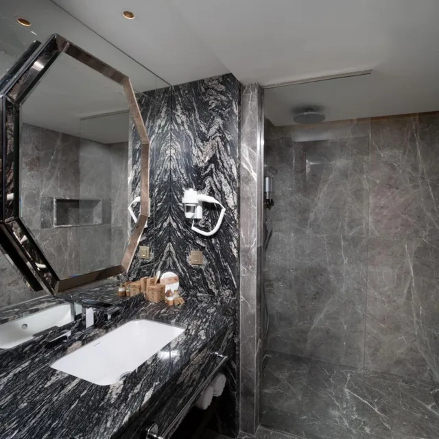 جناح جونيور، Bentley Hotel Bosphorus 7/7