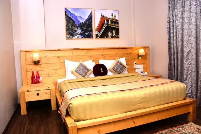 جناح كلوب تنفيذي بسرير كينج بشرفة، JuSTa Luxe Birding Resort and Spa Dharmshala 3/6