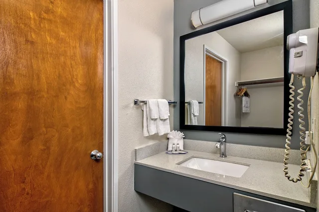 Efficiency, King Bed، Quality Inn & Suites South San Jose / Morgan Hill 4/4