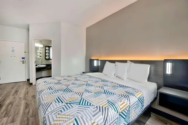 غرفة قياسية بسرير كينج، Motel6 Benbrook, TX - Fort Worth 1/6