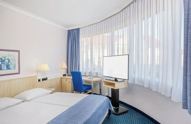 Family, 1 Double and 1 Single Bed, INTERCITYHOTEL ERFURT 7/9