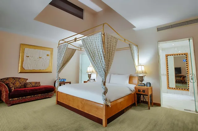 جناح ملكي بسرير كوين، Hilton Alexandria Green Plaza 2/7