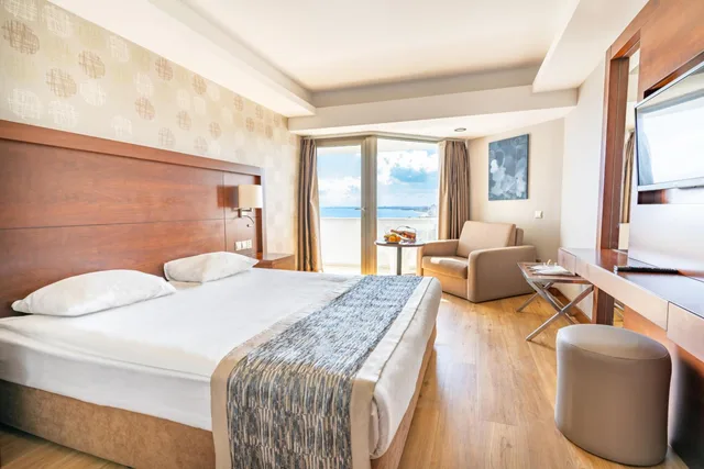 Park, Sofa، Salamis Bay Conti Resort and Casino 1/1