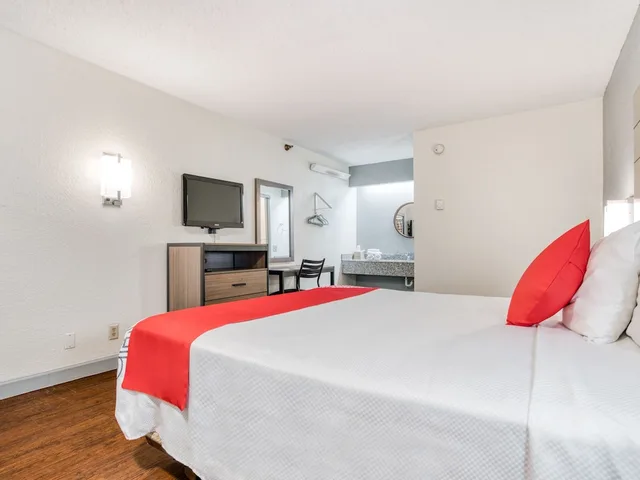 غرفة بزنس بسرير كينج، Dallas Love Field Inn 1/5