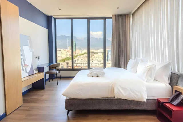 شقة سوبيريور بفراش فوتون وسرير كينج، Si hotel Tirana 1/2