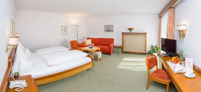 غرفة بسرير مزدوج بشرفة، Kurhotel Roswitha 2/6