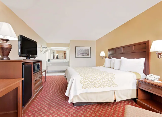 غرفة بسرير كينج، Days Inn by Wyndham Paris 2/4